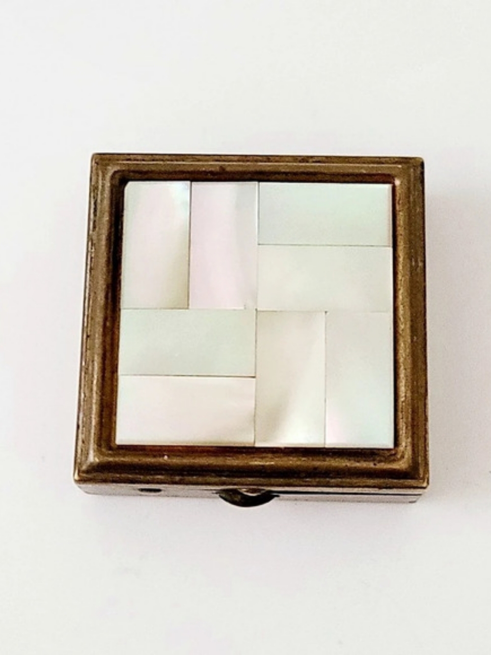 Mother Of Pearl Vintage Geometric Compact Pill Box in Brown
